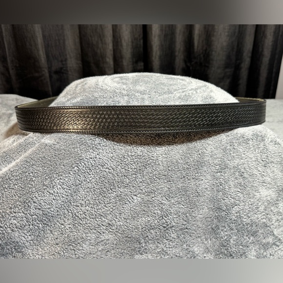 Men's Black Textured Leather Belt - Picture 7 of 8